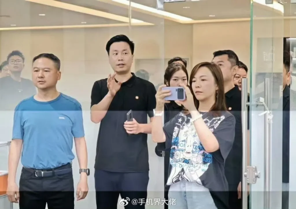 Xiaomi 16 Pro Max Spyshots Realbilder 1 تصویر زنده شیائومی ۱۶ پرو مکس با نمایشگر دوم در ماژول دوربین لو رفت!