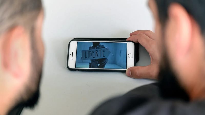 گلس پرایوسی چیست؟ 6 privecy screen protector is useful for who گلس پرایوسی چیست؟